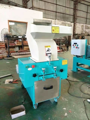 ত্রুটি কাটার জন্য SKD-11 হাই স্পিড গ্রানুলেটর 3.75KW প্লাস্টিক শ্রেডার গ্রানুলেটর