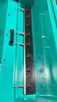 ত্রুটি কাটার জন্য SKD-11 হাই স্পিড গ্রানুলেটর 3.75KW প্লাস্টিক শ্রেডার গ্রানুলেটর