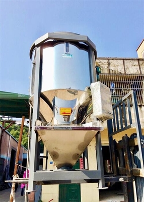 প্লাস্টিক মিশ্রণ ড্রায়ার মিশ্রণ মেশিন 3.75 -7.5KW মোটর চালিত স্ক্রু সঙ্গে